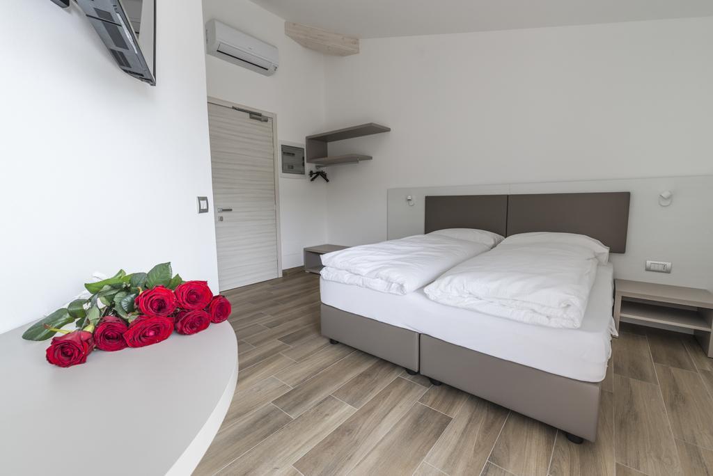 Albergo Garni Francesco Torbole Sul Garda Ngoại thất bức ảnh