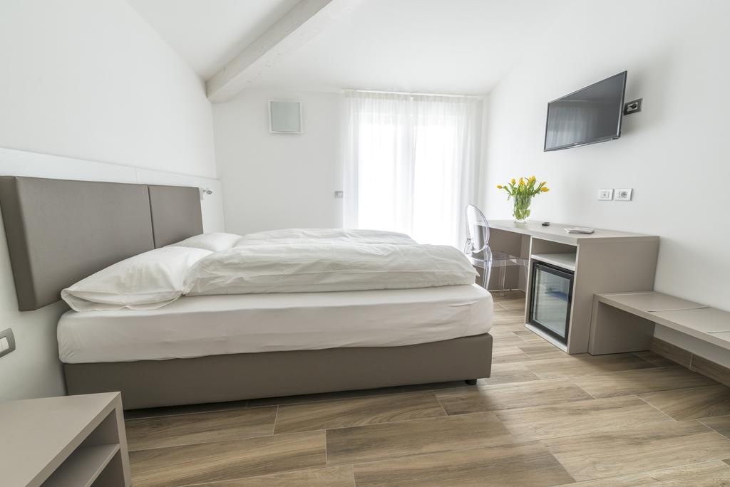 Albergo Garni Francesco Torbole Sul Garda Ngoại thất bức ảnh
